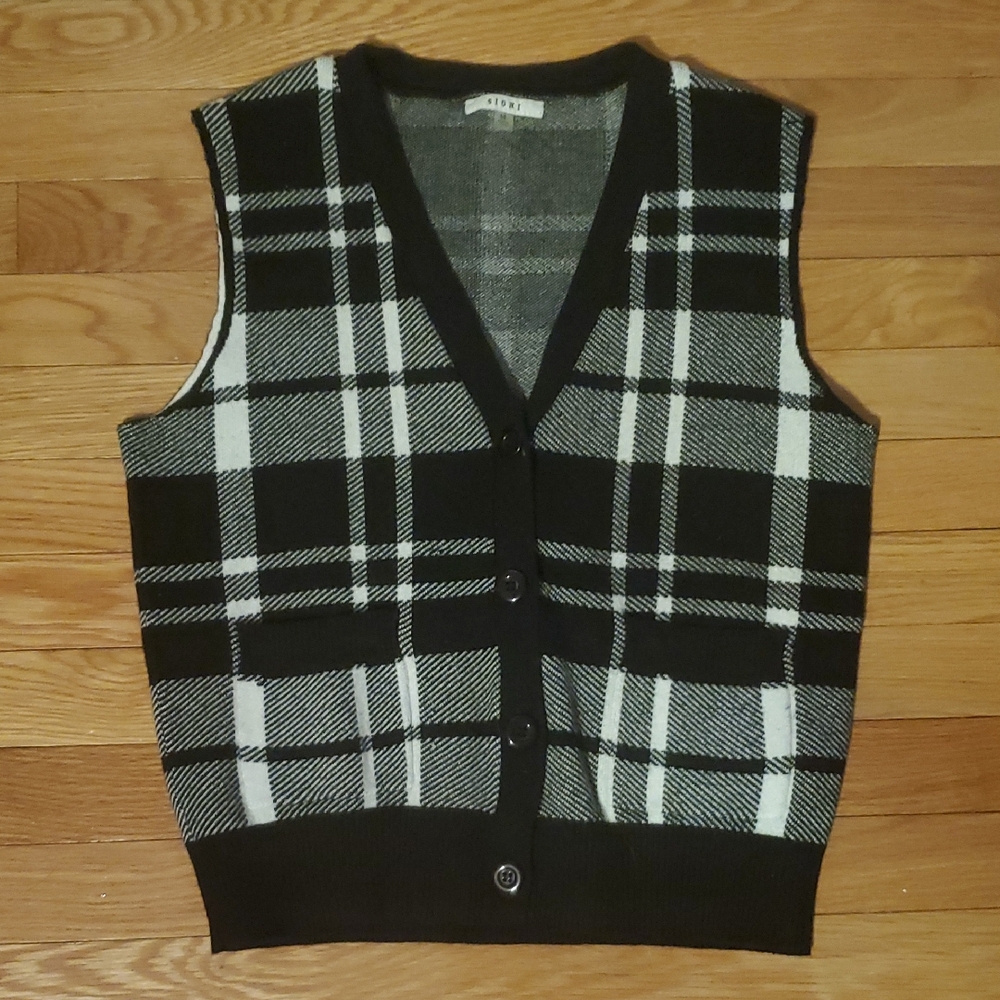 Sioni Black And White Sweater Vest